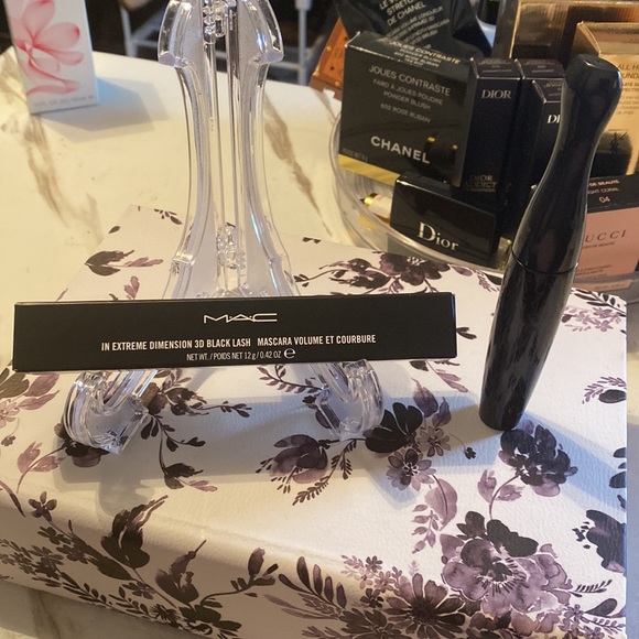 Full size MAC Mascara - Picture 2 of 2